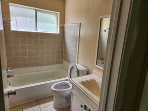 10534 Westedge Dr in Sugar Land, TX - Building Photo - Building Photo