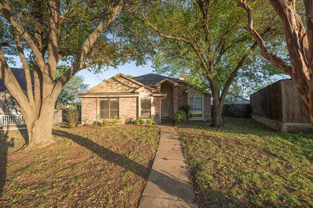 402 Sims Dr in Cedar Hill, TX - Building Photo