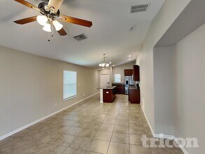 10026 RoseMary Leaf Ln in Riverview, FL - Foto de edificio - Building Photo