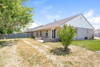 6404 Amarillo Way in Indianapolis, IN - Foto de edificio - Building Photo