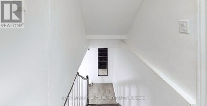 19 Mountbatten Rd in Vaughan, ON - Building Photo - Building Photo