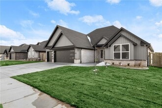 701 Bronco St in Centerton, AR - Building Photo - Building Photo