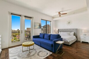 101 Bowen St in Dallas, TX - Building Photo