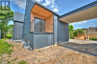 5361 Valley Wy in Niagara Falls, ON - Building Photo - Building Photo