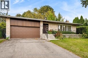 58 Burbank Dr in Toronto, ON - Building Photo