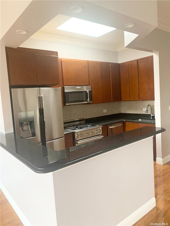 114 E 117th St-Unit -6 in New York, NY - Building Photo - Building Photo
