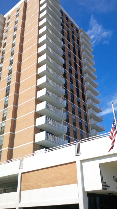 Regency Towers in Ventnor City, NJ - Building Photo