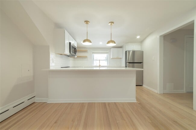 79 Mill River Ave-Unit -upper in Hempstead, NY - Foto de edificio - Building Photo