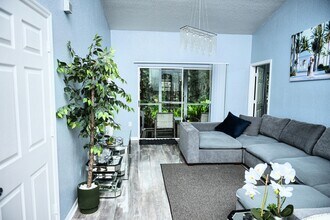 3549 Kings Rd, Unit 102 in Palm Harbor, FL - Foto de edificio - Building Photo