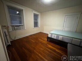 376 Riverway in Boston, MA - Building Photo