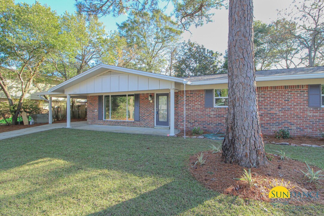 224 Chateaugay St NW in Fort Walton Beach, FL - Building Photo