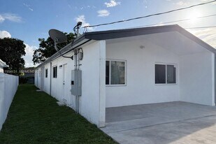 2180 NW 59th St in Miami, FL - Building Photo