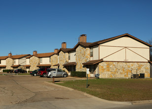 Sun Valley Apartments in Cleburne, TX - Building Photo - Building Photo