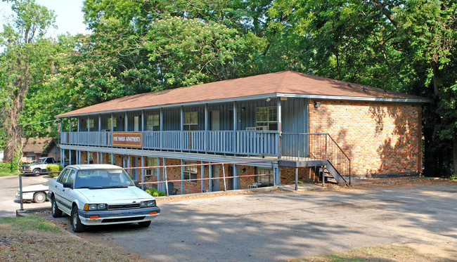 Pine Manor Apartments in Tallahassee, FL - Foto de edificio - Building Photo