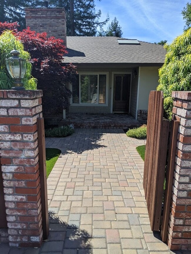 1620 Cordilleras Rd in Emerald Hills, CA - Building Photo - Building Photo