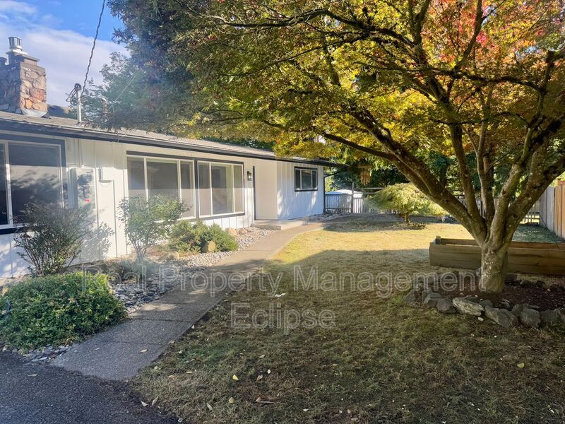 14722 84th Ave NE in Kenmore, WA - Building Photo