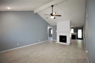 5714 Village Way Dr. in Katy, TX - Building Photo - Building Photo