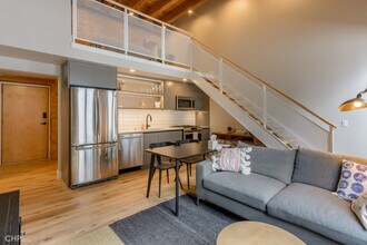 729 N Sangamon St, Unit 412 in Chicago, IL - Building Photo - Building Photo