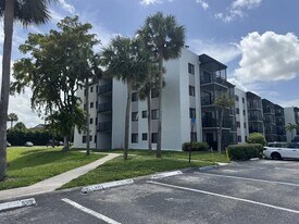 3710 N Pine Island Rd, Unit 122 in Sunrise, FL - Building Photo