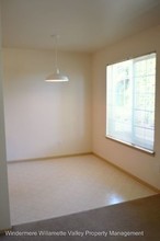 739 Jackson St W in Monmouth, OR - Foto de edificio - Building Photo