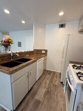4322 Matilija Ave, Unit 4 in Los Angeles, CA - Building Photo - Building Photo