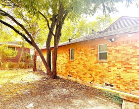 1715 Essex Ave in Dallas, TX - Building Photo - Building Photo