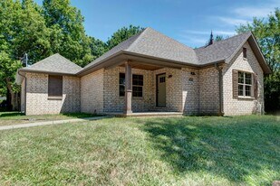 1648 S Jefferson Ave in Springfield, MO - Building Photo