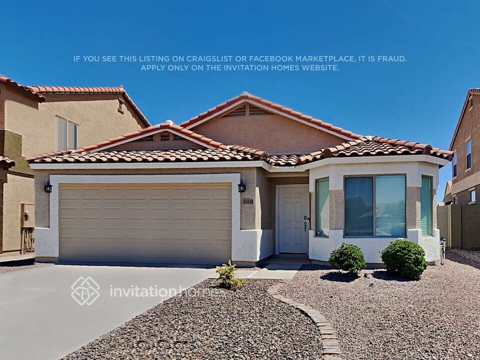 25819 W Crown King Rd in Buckeye, AZ - Building Photo
