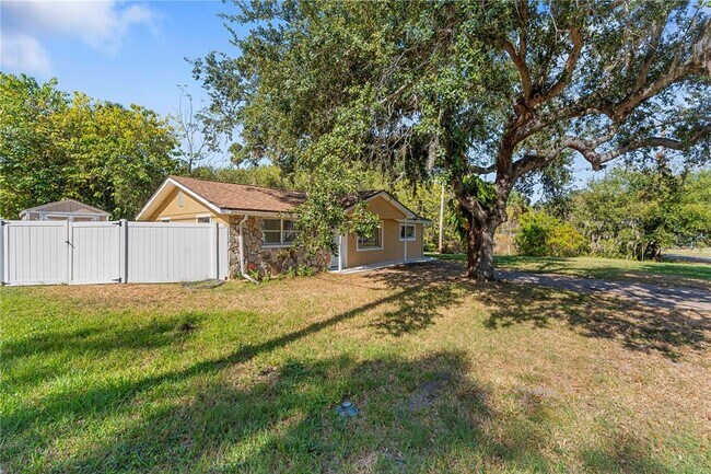 8623 Parkway Cir in Riverview, FL - Building Photo - Building Photo