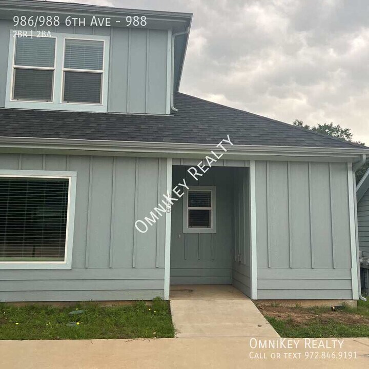 986 S 6th Ave-Unit -988 in Denison, TX - Building Photo