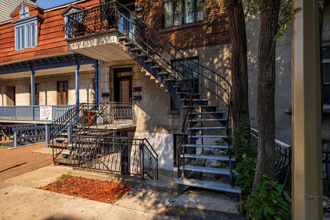 1205-1207 Saint-Hubert Rue in Montréal, QC - Building Photo - Building Photo