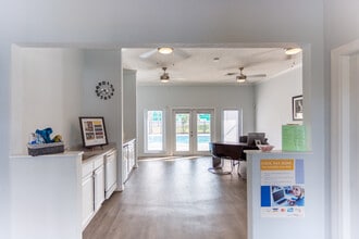 Vista Palms in Tampa, FL - Foto de edificio - Interior Photo