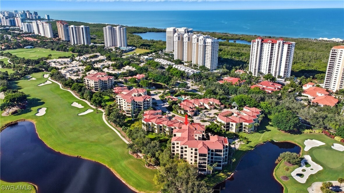 7040 Pelican Bay Blvd in Naples, FL - Building Photo