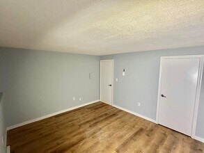 4 Hazelwood Ave in Dracut, MA - Building Photo - Building Photo