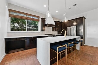 2705 Bonnie Rd in Austin, TX - Building Photo - Building Photo