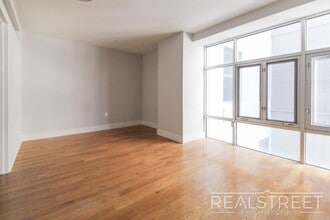 LUXURY LOFT in Queens! in Queens, NY - Building Photo - Building Photo