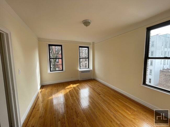 BROADWAY, Unit 4C in New York, NY - Foto de edificio - Building Photo