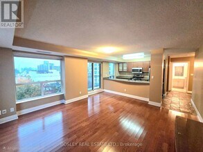 188 Doris Ave in Toronto, ON - Building Photo - Building Photo