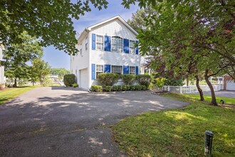 2613 Cecil Dr in Chester, MD - Foto de edificio - Building Photo