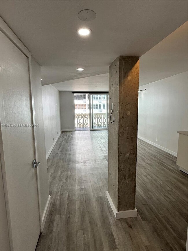 1825 S Ocean Dr in Hallandale Beach, FL - Foto de edificio - Building Photo