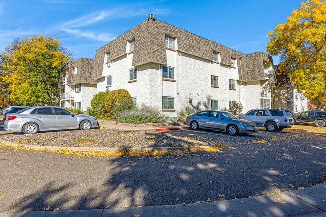 5995 E Iliff Ave in Denver, CO - Building Photo - Building Photo