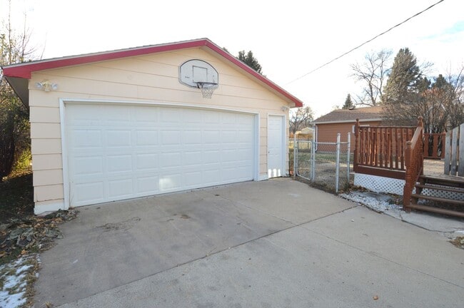 1911 21st Ave S in Grand Forks, ND - Building Photo - Building Photo