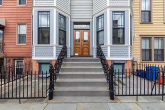 350 8th St in Jersey City, NJ - Building Photo - Building Photo