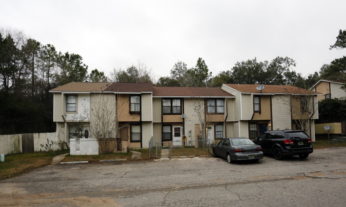 Sundance Village in Pensacola, FL - Building Photo