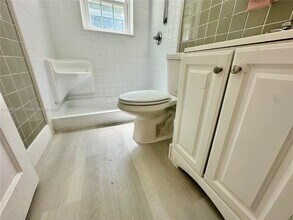 1250 NW 43rd St in Miami, FL - Building Photo - Building Photo