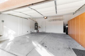 240 Wilted Jasmine Ct in Las Vegas, NV - Building Photo - Building Photo