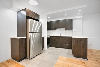 5450 Chem. Queen Mary, Unit 411 in Montréal, QC - Building Photo - Building Photo