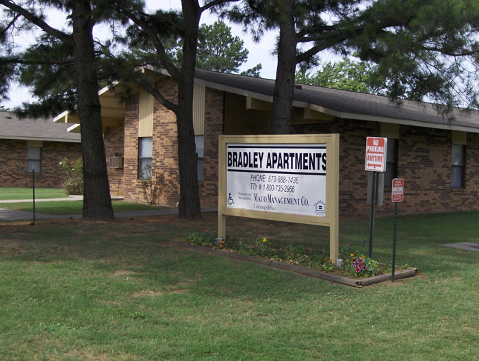 Bradley East Apartments in Kennett, MO - Building Photo