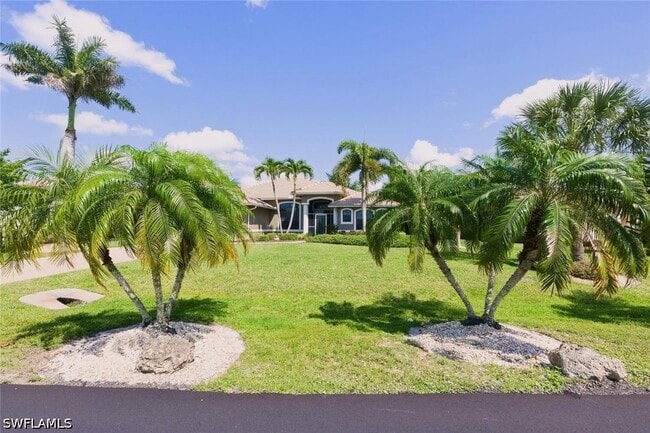 18127 Royal Hammock Blvd in Naples, FL - Building Photo - Building Photo