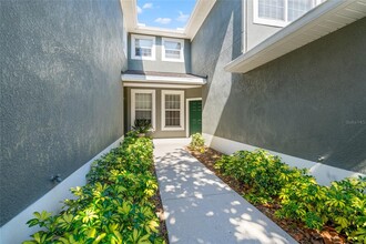 2268 Kings Palace Dr in Riverview, FL - Foto de edificio - Building Photo